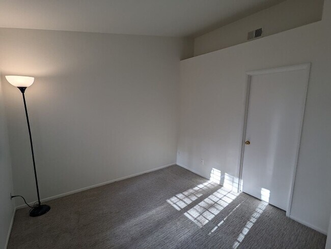 Building Photo - 2 Bed / 2.5 Bathroom Two Story Townhome at the Tristan complex in Rancho San Diego