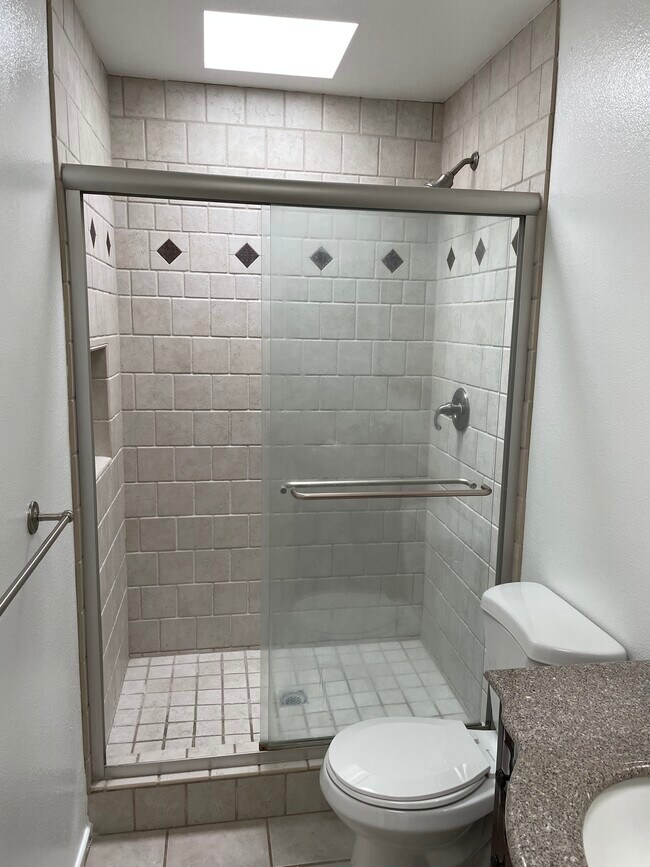 Building Photo - 4150 Lake Harbor Ln