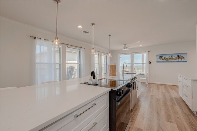 Building Photo - 510 Surf Oaks Dr