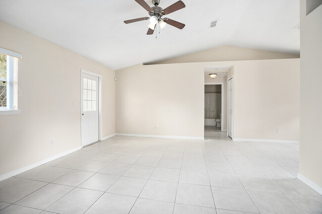 Building Photo - 3/2 in Orange City, 2 car garage, $1695/mo...