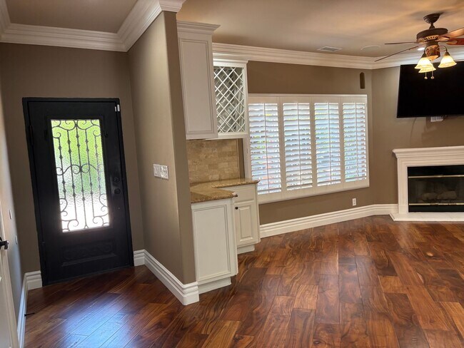 Building Photo - Spectacular-Remodeled 4-Bedroom Home with Pool, Spa, + 600 sqft Bonus Space in lovely Sylmar neig...