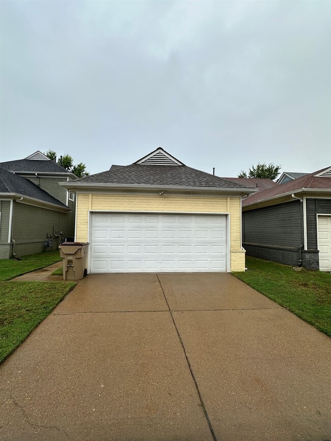Building Photo - 1354 Island Pl E