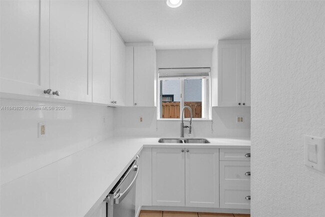 Building Photo - 3060 Matilda St
