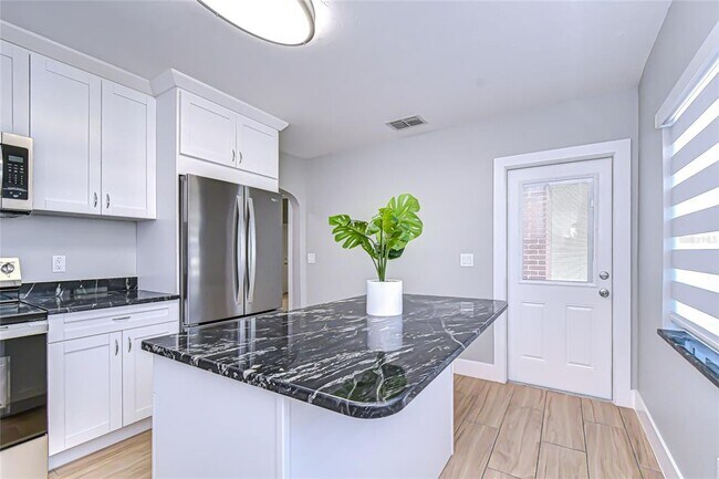 Building Photo - 5737 Shore Blvd S