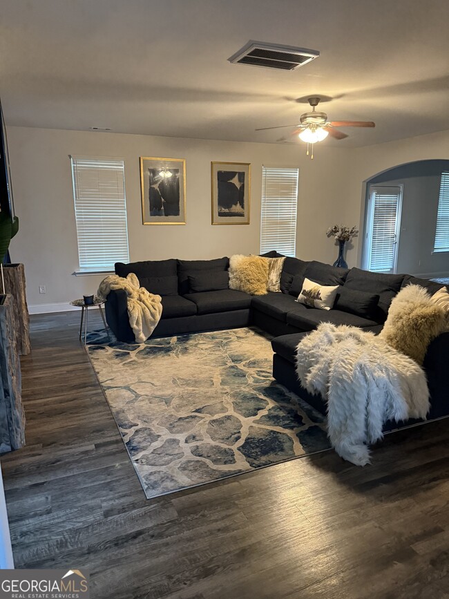 Building Photo - 232 Sophie Cir