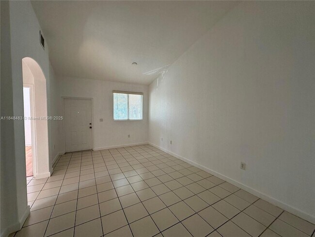 Building Photo - 1568 SE 26th St