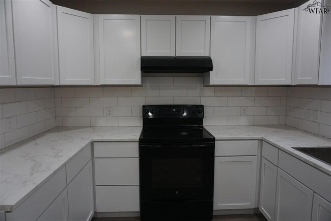 Building Photo - 1112 Lisa Ln