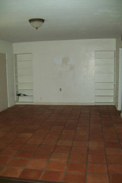 Building Photo - 1320 S Ash