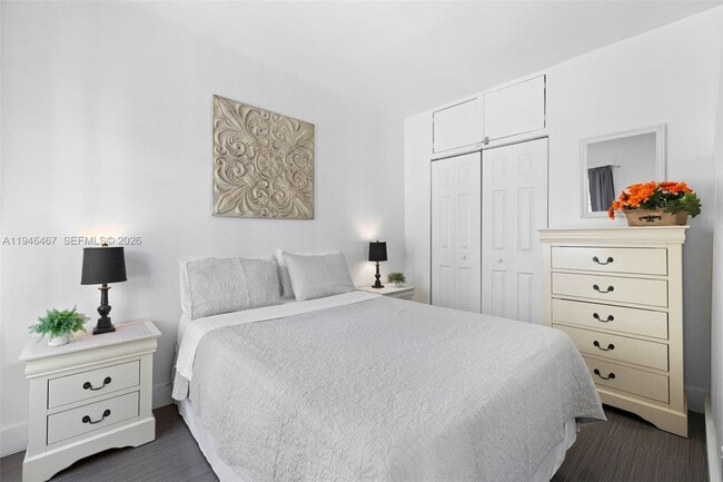 Building Photo - 530 Ocean Dr