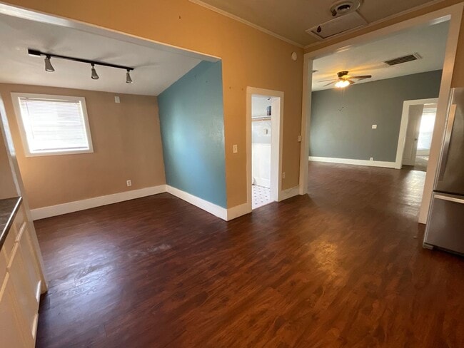 Building Photo - Large Home in Joplin!  3 bedroom, 2 bathro...