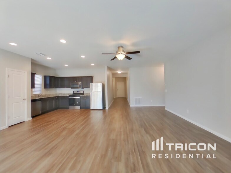 Building Photo - 33598 N Draba Ln