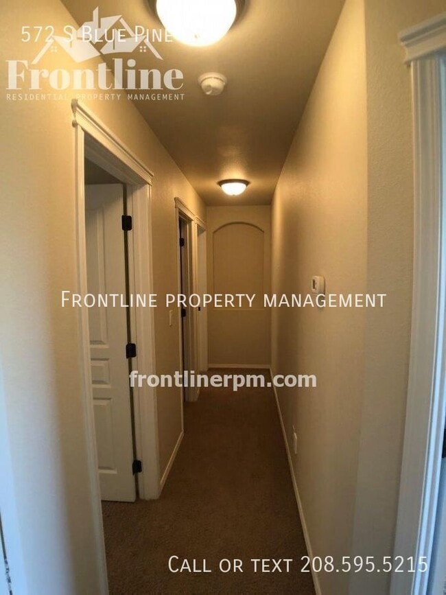 Building Photo - 572 S Blue Pine Ln