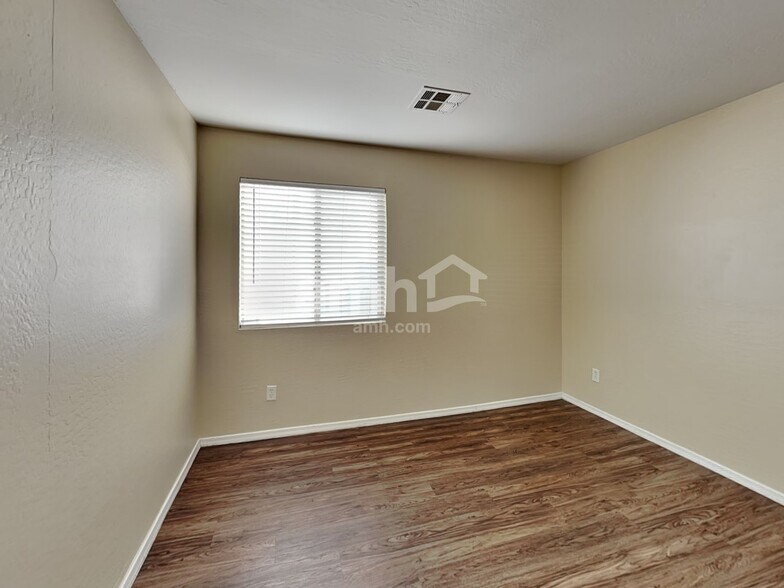 Building Photo - 23410 W Mohave St