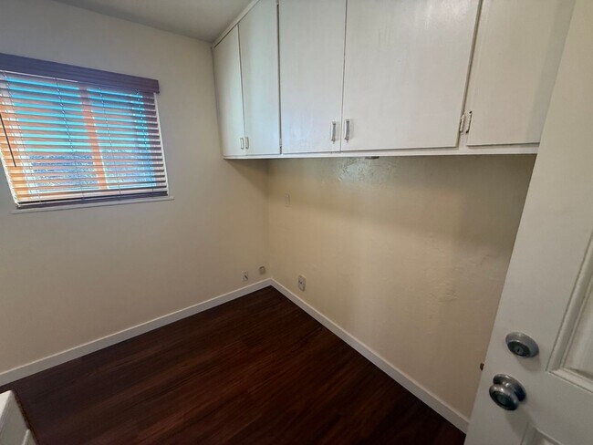 Building Photo - Stunning 2-bedroom, 1.5-bath Modern home i...