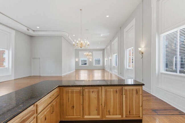 Building Photo - 500 Main St