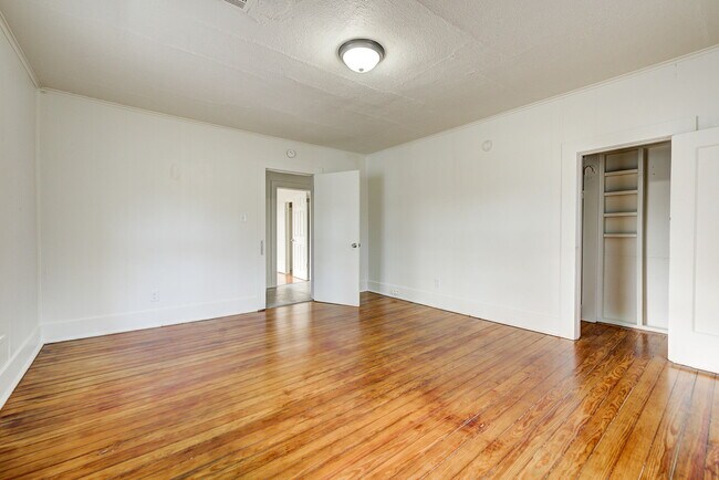 Building Photo - 474 Elm Ave