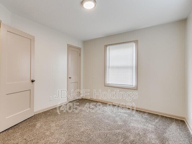 Building Photo - 901 Stansell Dr