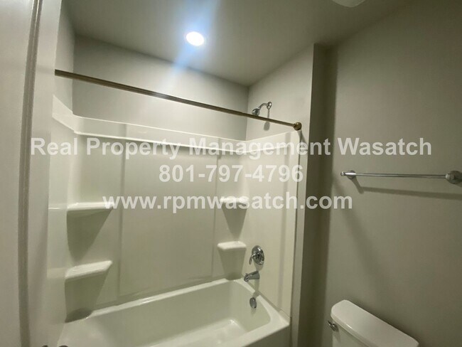 Building Photo - Rent This Beautiful 3 Bedroom 2.5 Bathroom...