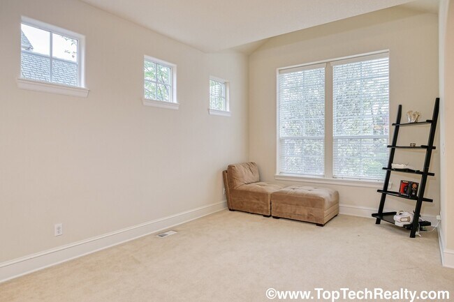 Building Photo - Beautiful 4 Bedroom | 2.5 Bathroom | 2,540 Sqft. Home | Central A/C | Solar Panels | Located in B...