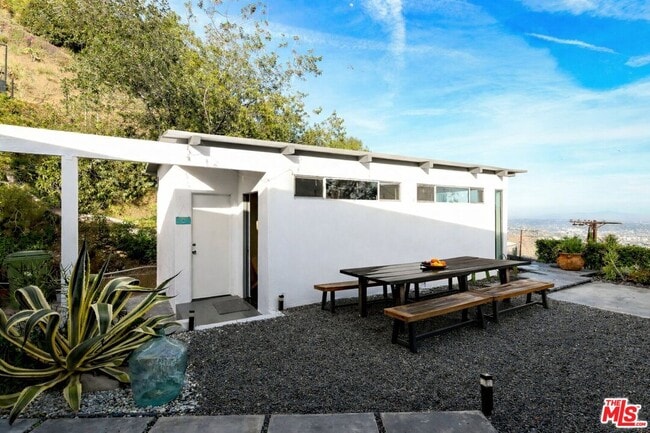 Building Photo - 7107 Pacific View Dr