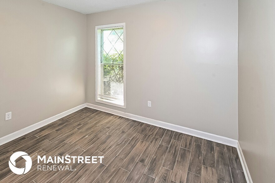 Building Photo - 886 Valley Springs Dr