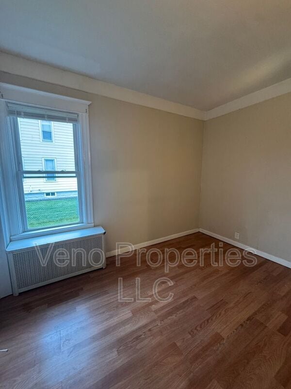 Building Photo - 305 Altamont Ave