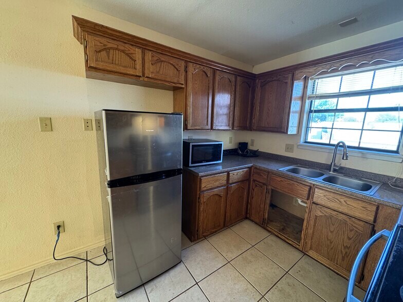 Building Photo - 3101 Barrios St