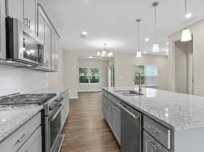 Building Photo - 1829 Lynwood Ln