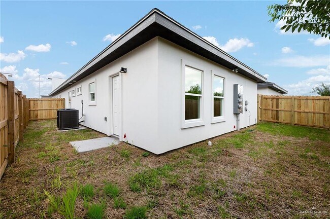 Building Photo - 15 S Links Dr