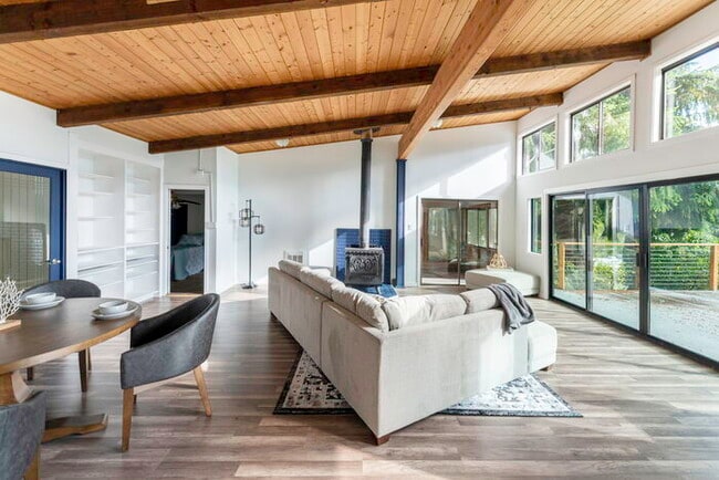 Building Photo - BEAUTIFUL CABIN STYLE HOME ACROSS FROM SIL...