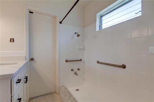 Building Photo - 1126 Woodcrest Ave