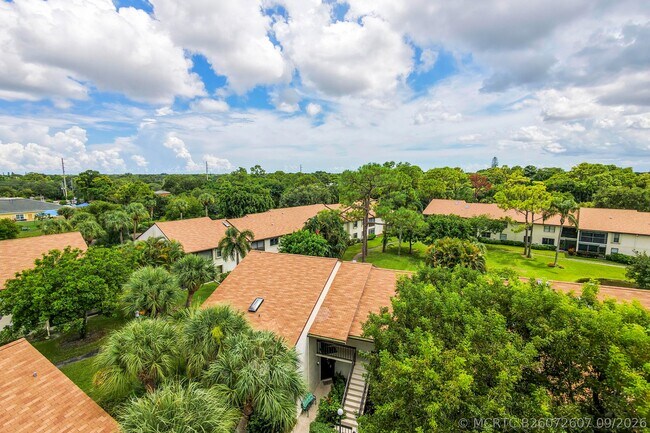 Building Photo - 3362 Lucerne Park Dr