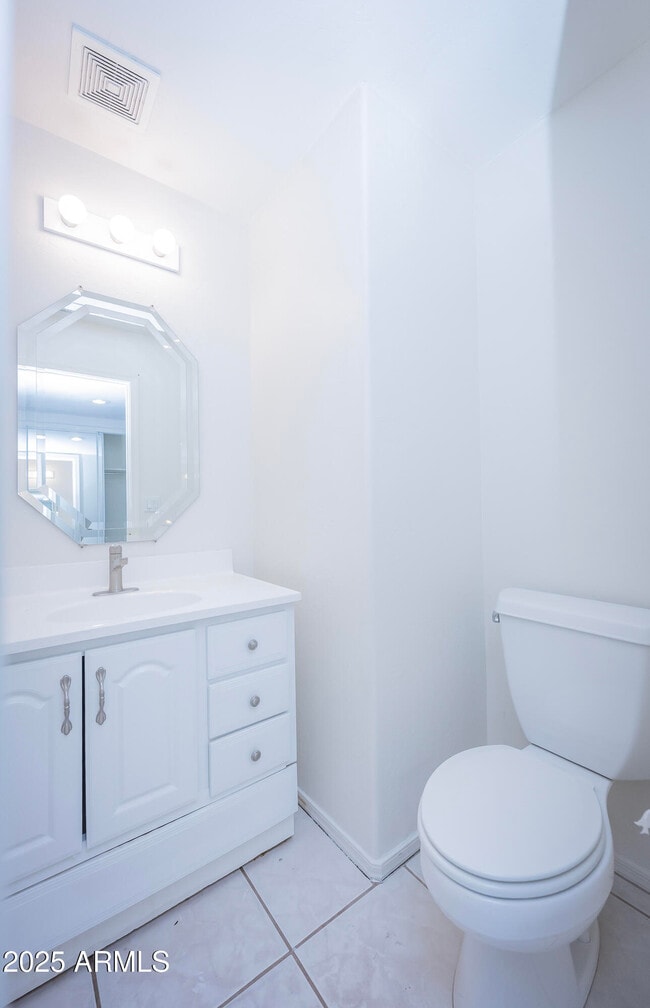 Building Photo - 3844 E Kings Ave