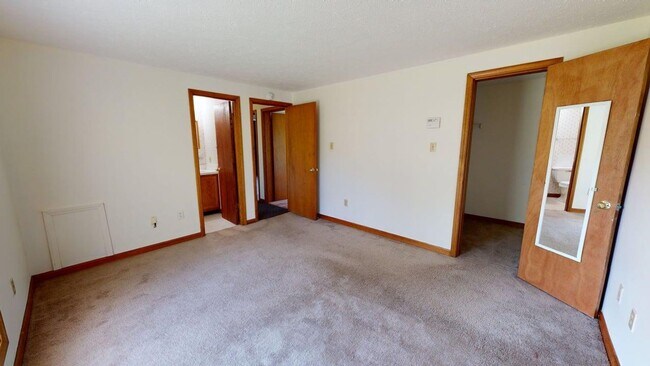 Building Photo - 975 Murray Ln