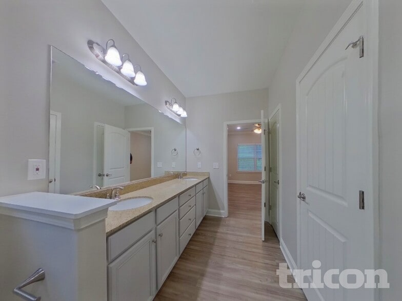 Building Photo - 1814 Woods Ln