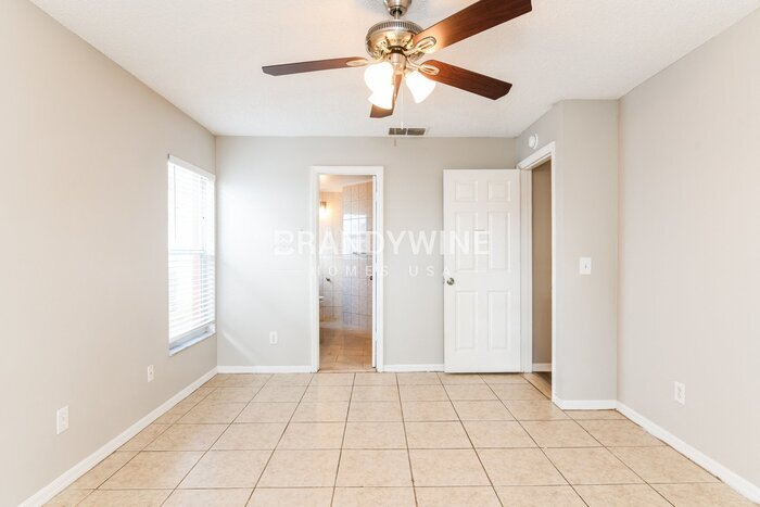 Building Photo - 7803 Myrtle Oak Ln