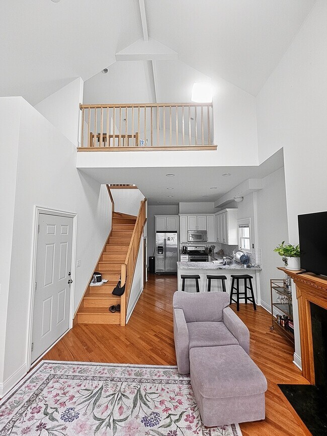 Building Photo - 1657 W Wrightwood Ave