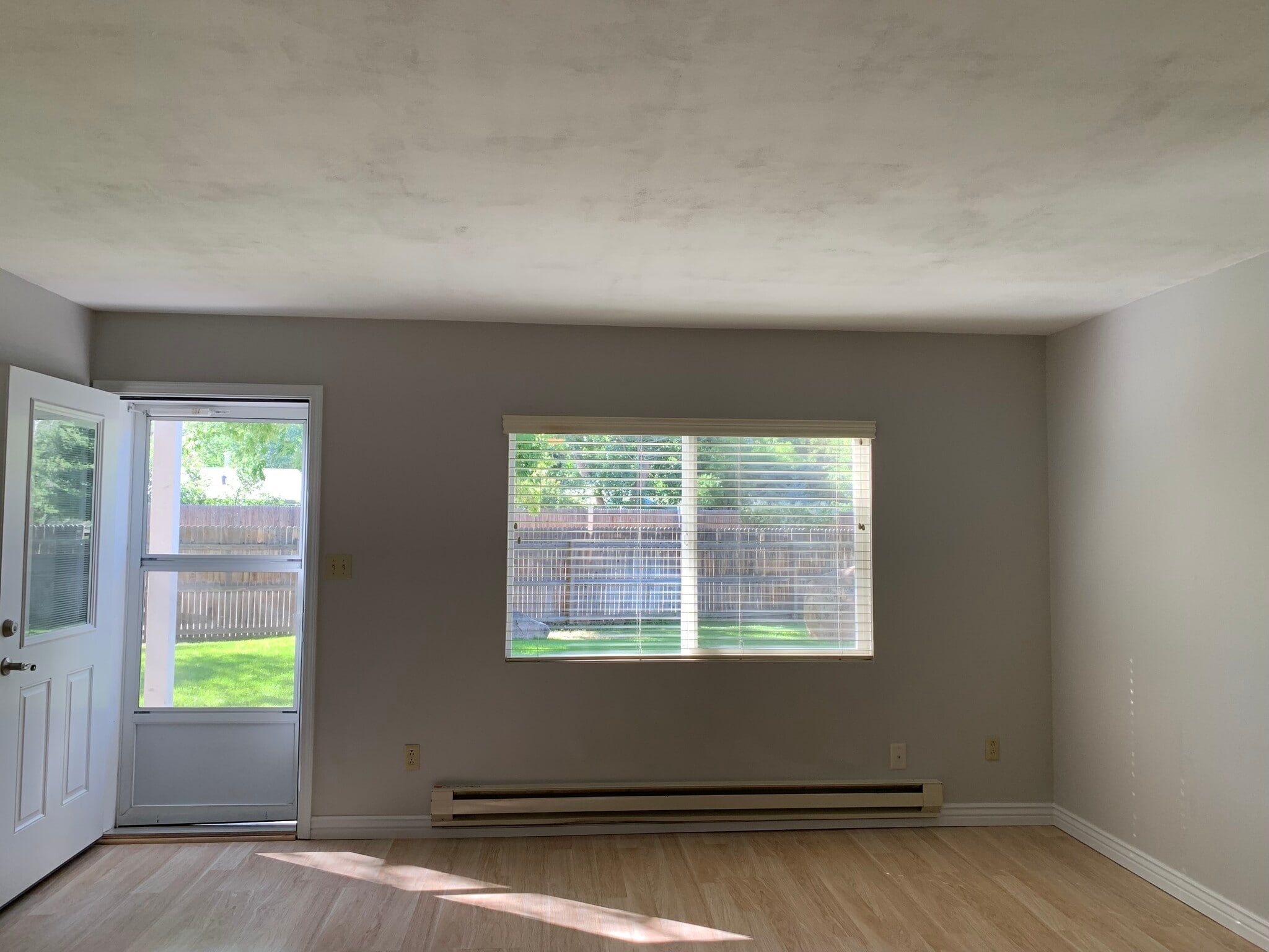 Bright living room - 901 Florida Rd