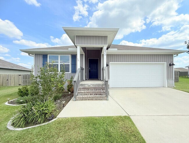 Primary Photo - Beautiful 4 Bed/2 Bath Home With 2-Car Garage