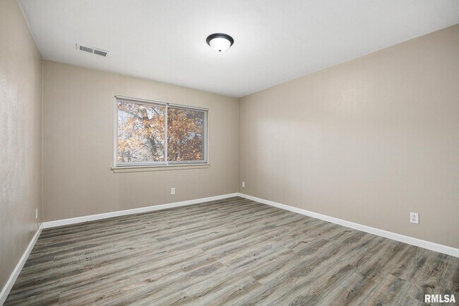 Building Photo - 2913 W Cannes Dr