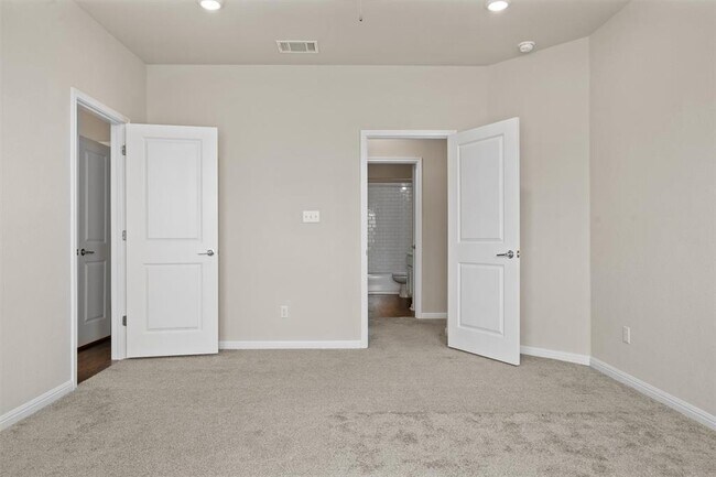 Building Photo - 1020 Vista View Dr
