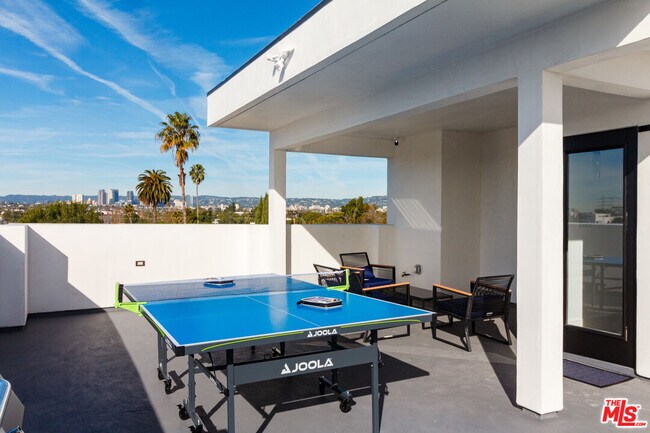 Building Photo - 2034 S Curson Ave