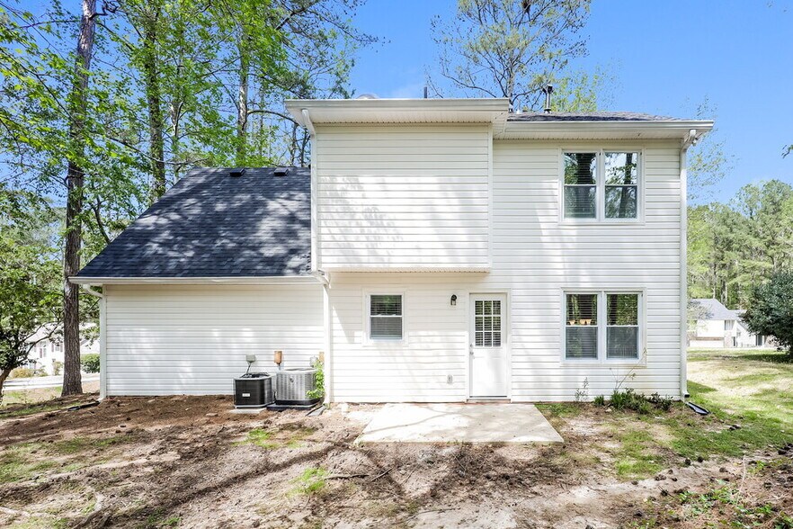 Building Photo - 105 Rock Mull