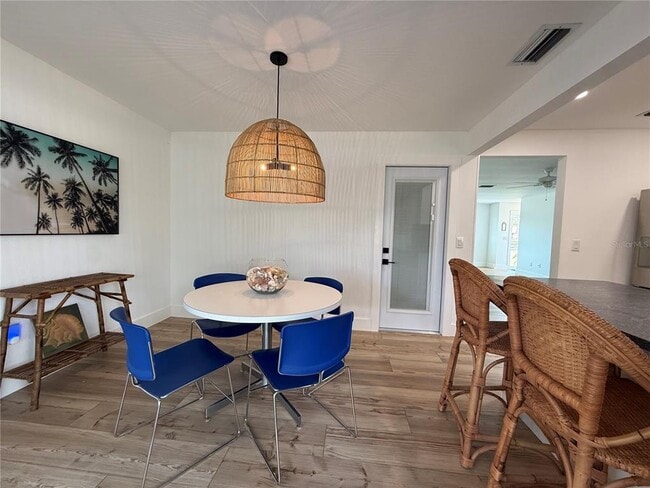 Building Photo - 204 Mindy Dr