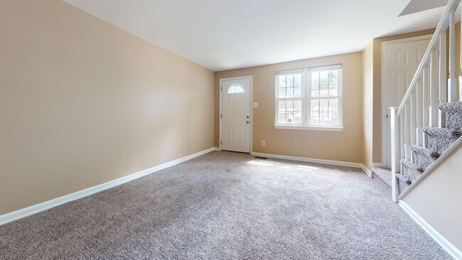 Building Photo - Classic 3 Bedroom with Washer/Dryer | Ches...
