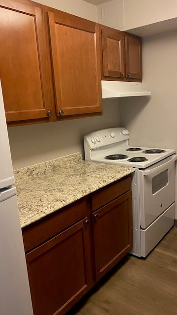 Apartment Home Kitchen - Pine Harbor