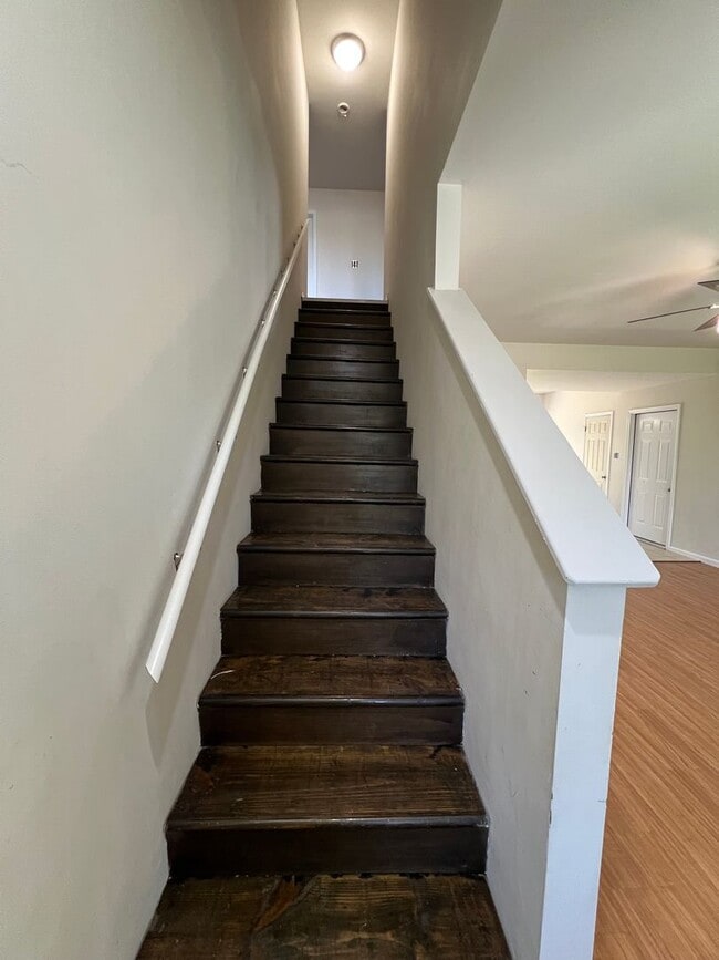 Building Photo - 3 bed, 2 bath, 2 car garage Home on 5 Acres