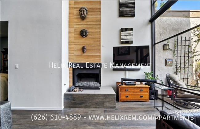 Building Photo - 7322 Marina Pacifica Dr N