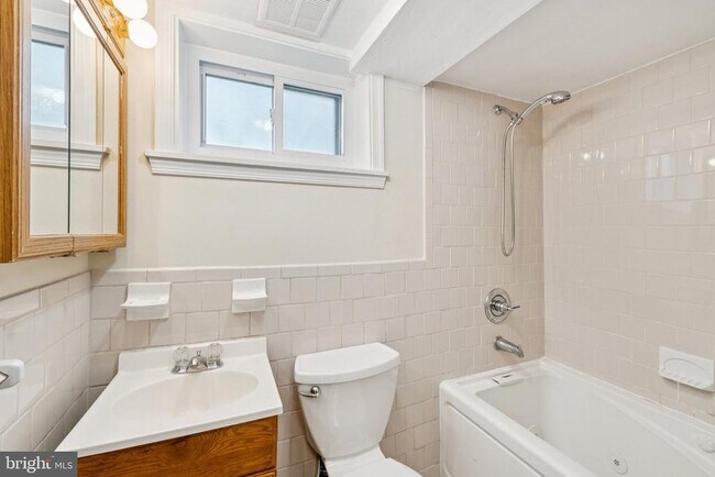 Building Photo - 5203 Nahant St