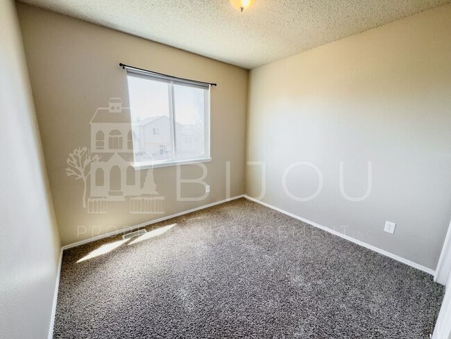 Building Photo - 850 Marshall Dr